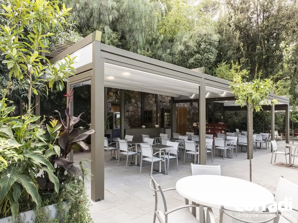 Pergotenda ® B-Space pergola con colore personalizzato e copertura con telo impermeabile