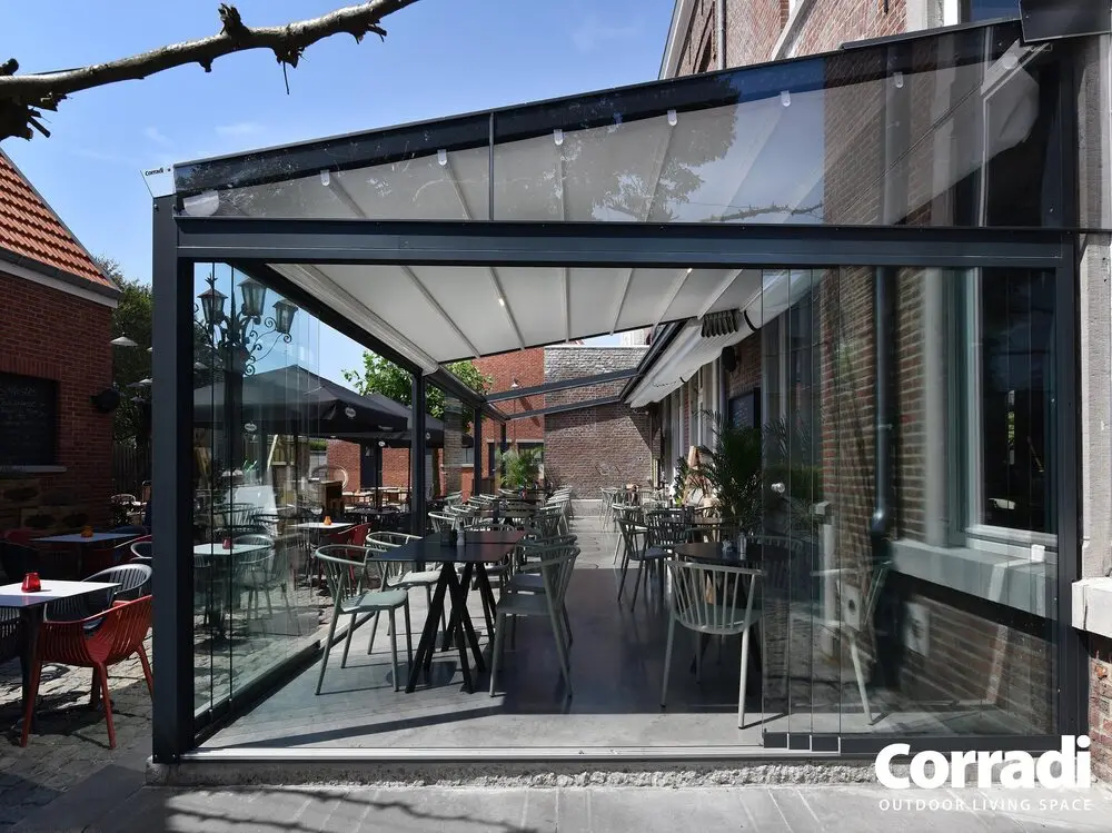 Pergotenda ® B-Space pergola addossata e inclinata con vetrate scorrevoli