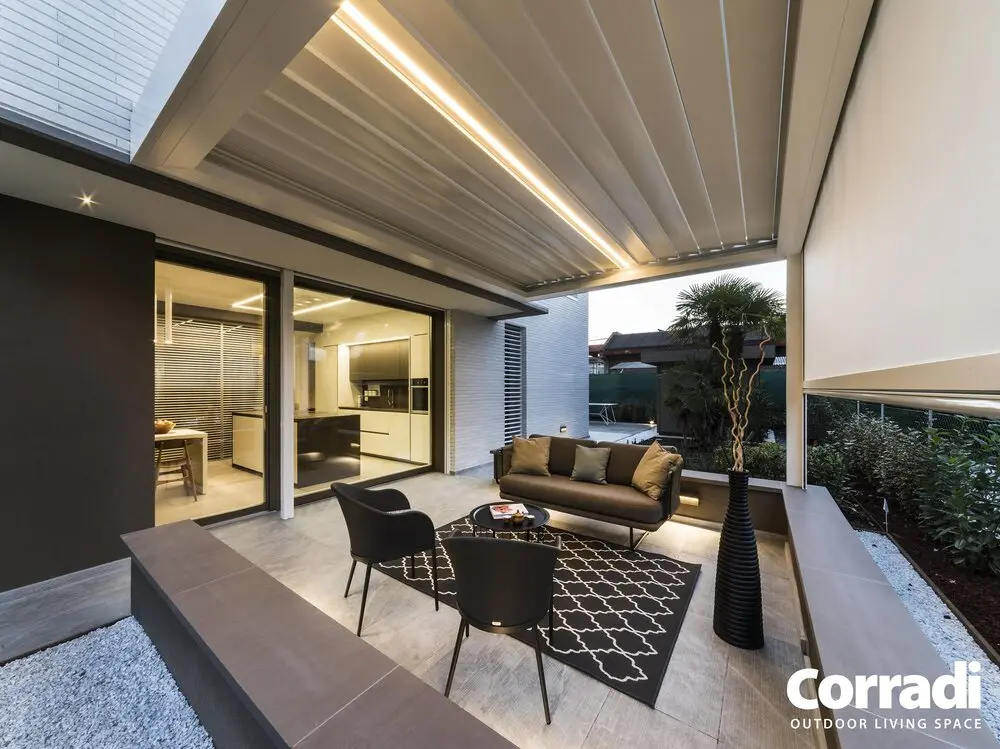 Bioclimatics Maestro pergola bioclimatica con tende a rullo
