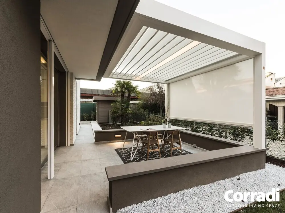 Bioclimatics Maestro pergola bioclimatica con tenda a rullo