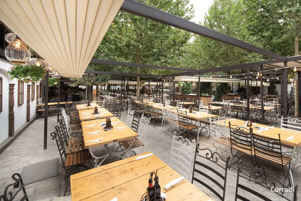 Exyl pergola autoportante in alluminio con copertura in telo lasco impermeabile