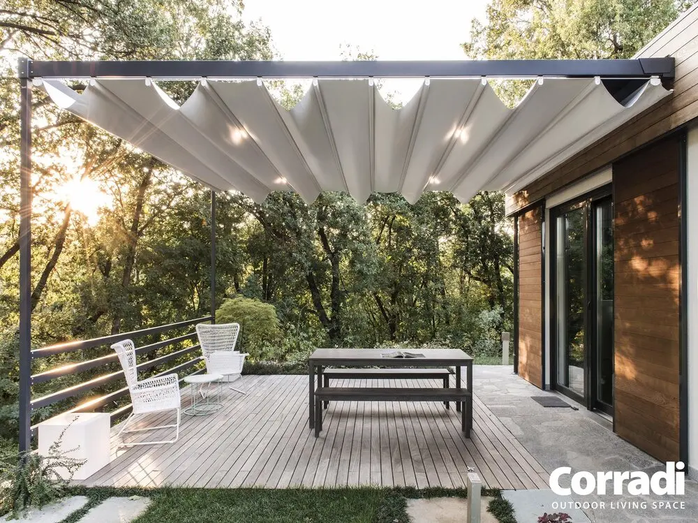 Exyl pergola addossata al muro con copertura in telo lasco