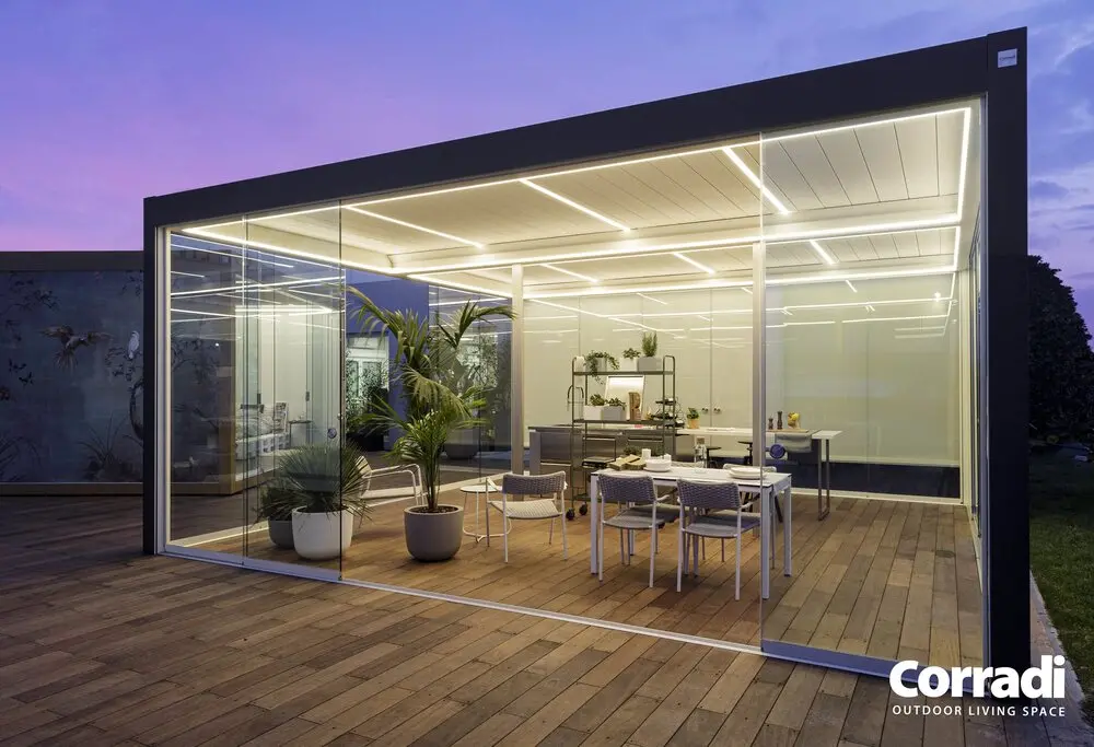 Imago® Pergola Bioclimatica bicolore con vetrate scorrevoli e struttura esterna nera