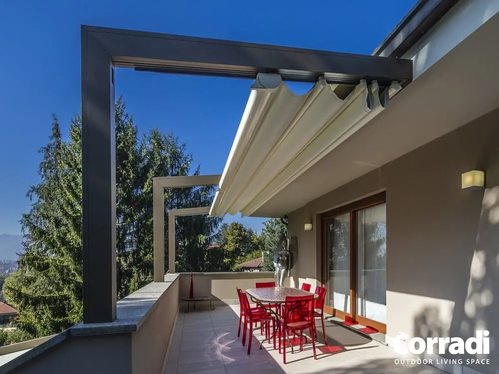 Millenium ® Celeb pergola per balconi con movimentazione manuale
