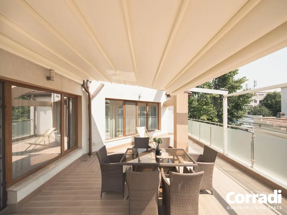 Palladia ® pergola bianca in alluminio addossata al muro