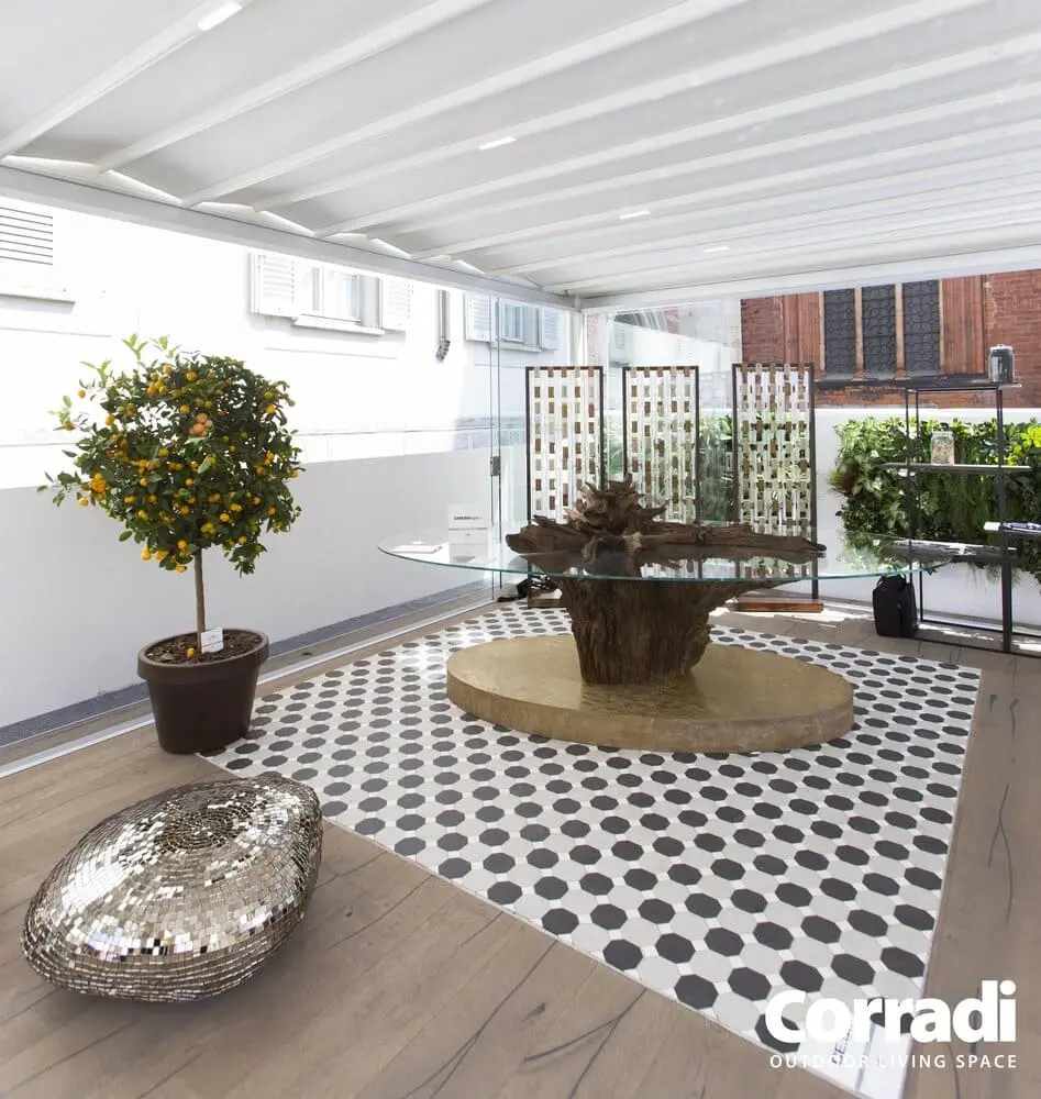 Pergotenda ® Maestro pergola con vetrate scorrevoli e copertura impermeabile