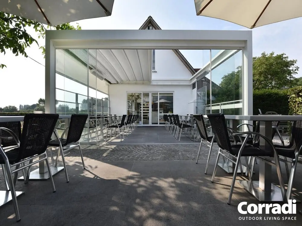 Pergotenda ® Maestro verande con vetrate scorrevoli e copertura impermeabile